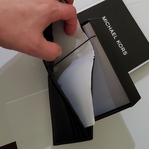 🤩 New with tags authentic Michael Kors real leather black men's wallet - Picture 6 of 8